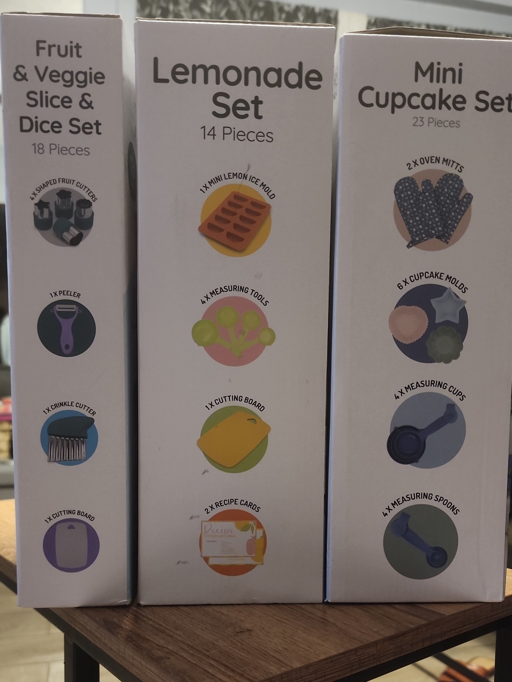 Melii Lemonade 14pcs , Mini Cupcake 23pcs and Veggie Slice & Dice Sets 18 Pcs.